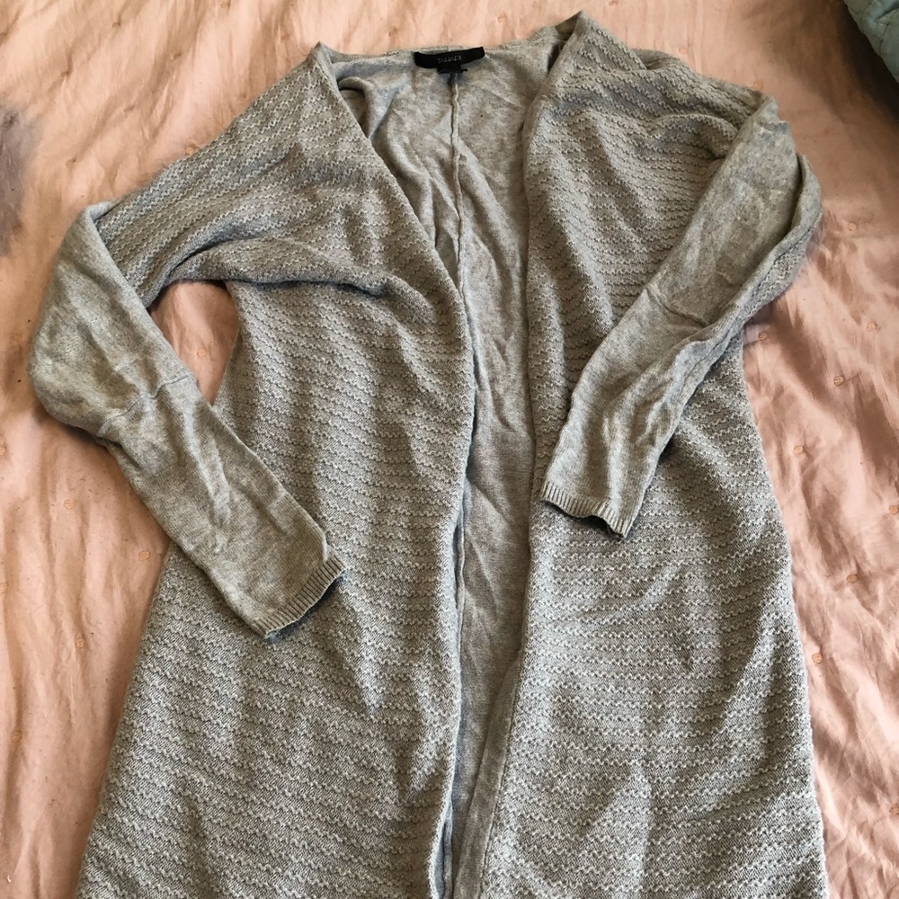 Tahari long grey sweater, open face